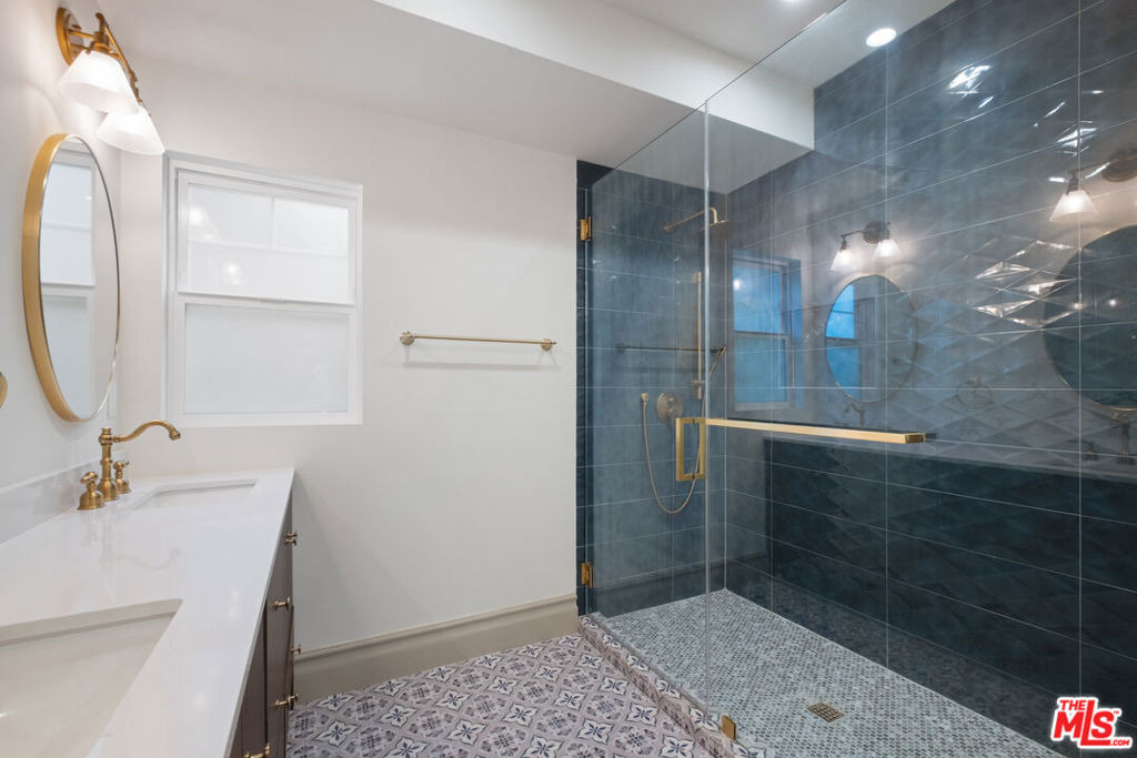 2180 W 31st Street - Photo 17