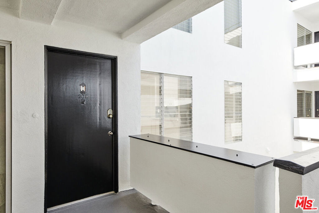 305 San Vicente Boulevard - Photo 17