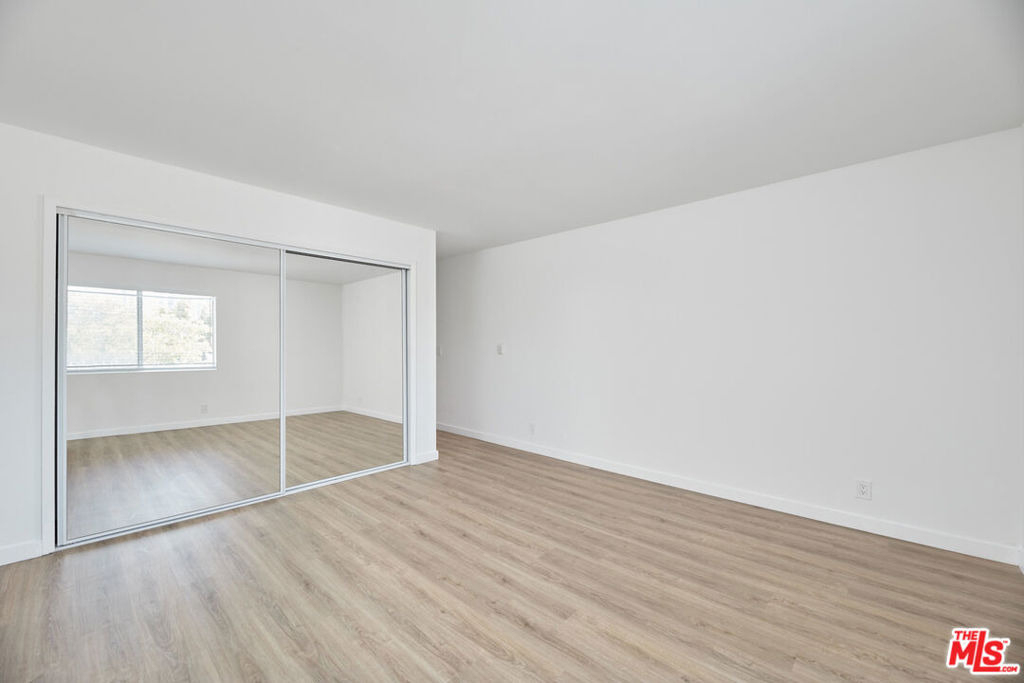 305 San Vicente Boulevard - Photo 10
