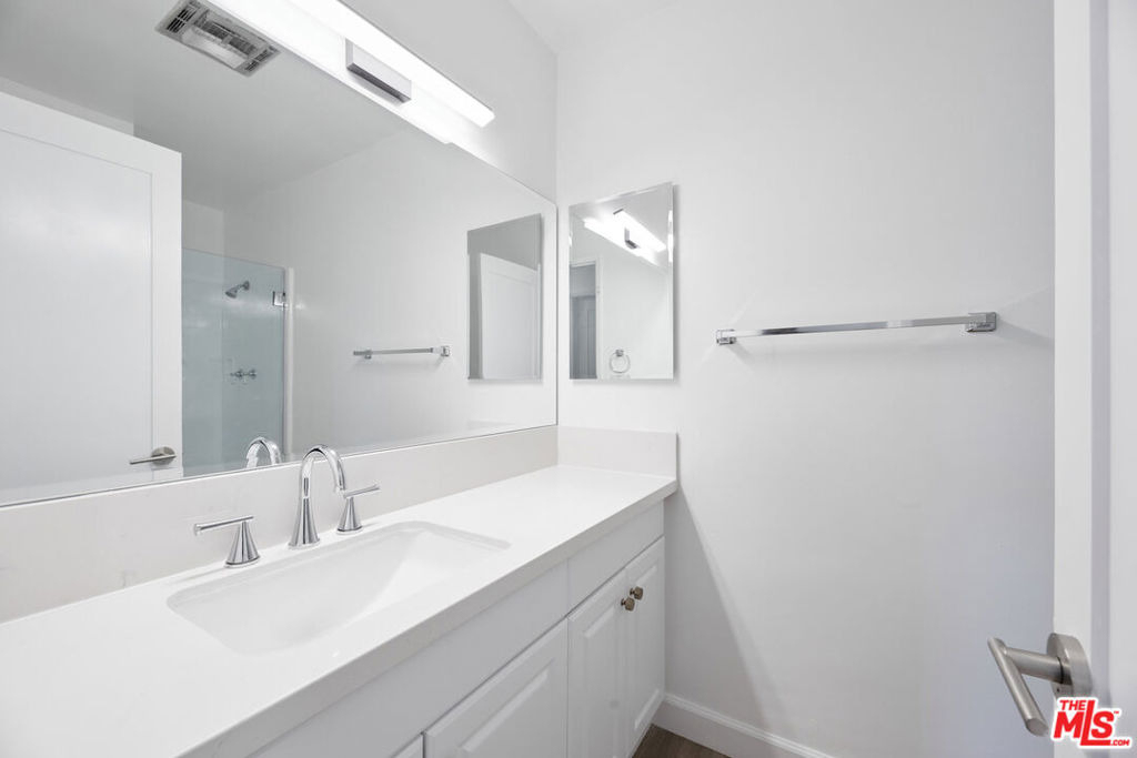 305 San Vicente Boulevard - Photo 14