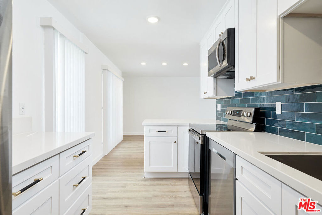 305 San Vicente Boulevard - Photo 4