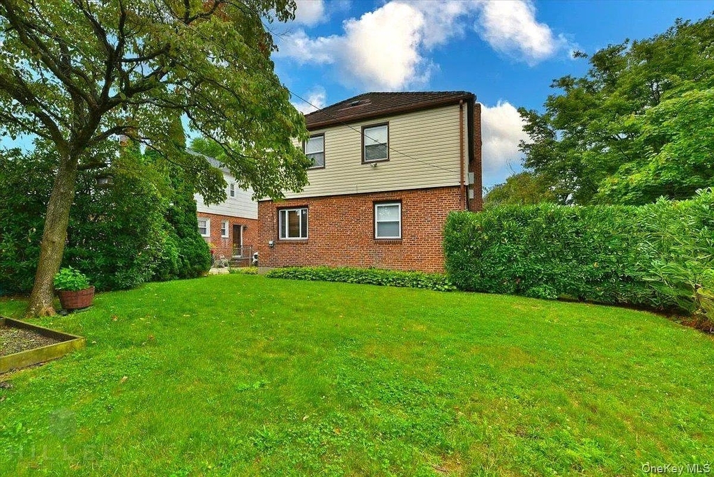 196th Street - Photo 15