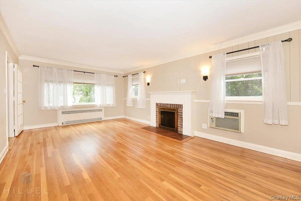 196th Street - Photo 2