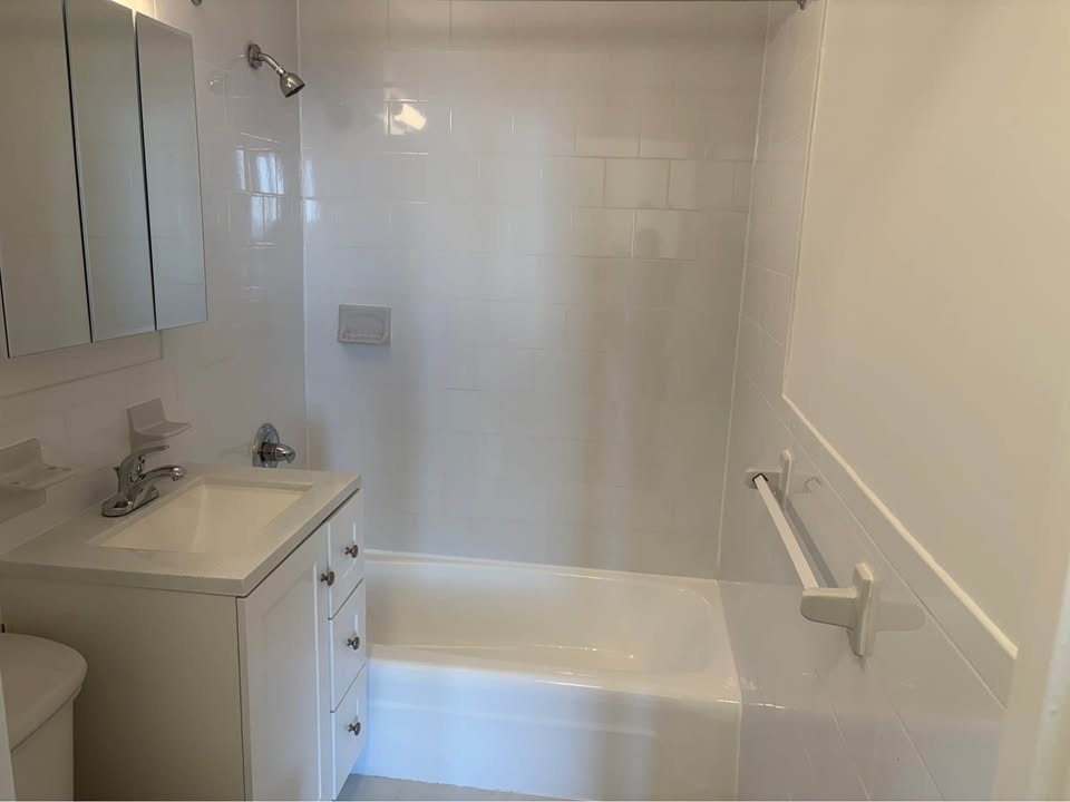 Broadway, Unit E24j - Photo 1
