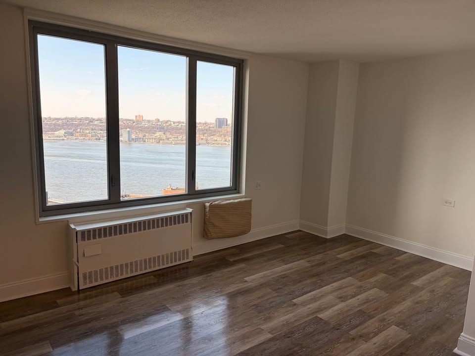 Broadway, Unit B17j - Photo 4
