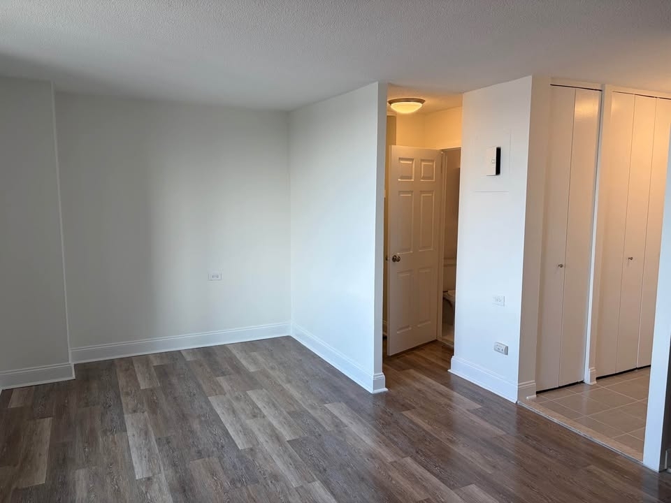 Broadway, Unit B17j - Photo 3