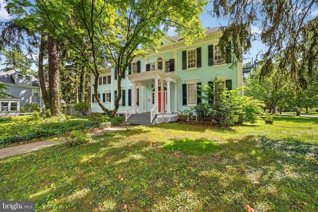 301 Nassau Street - Photo 2