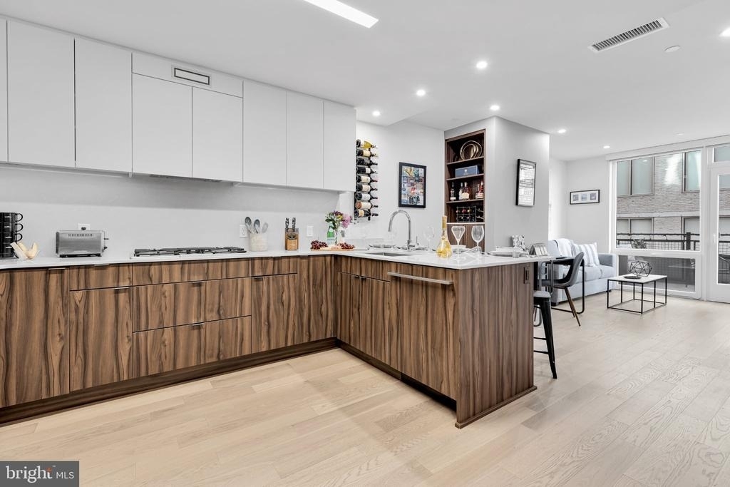 37 L Street Se - Photo 12