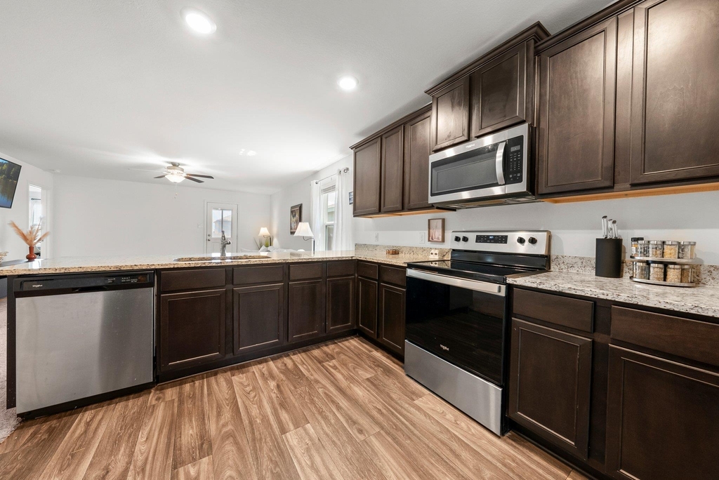 216 Wincanton Ln - Photo 0