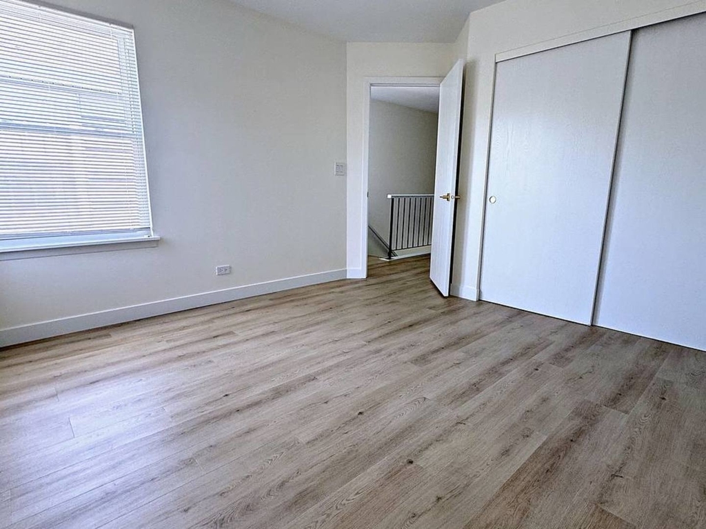 295 Hunterdon Court - Photo 4