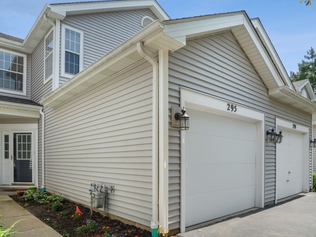 295 Hunterdon Court - Photo 0