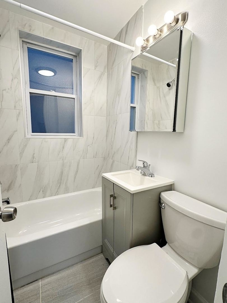 5710 N Winthrop Avenue - Photo 8