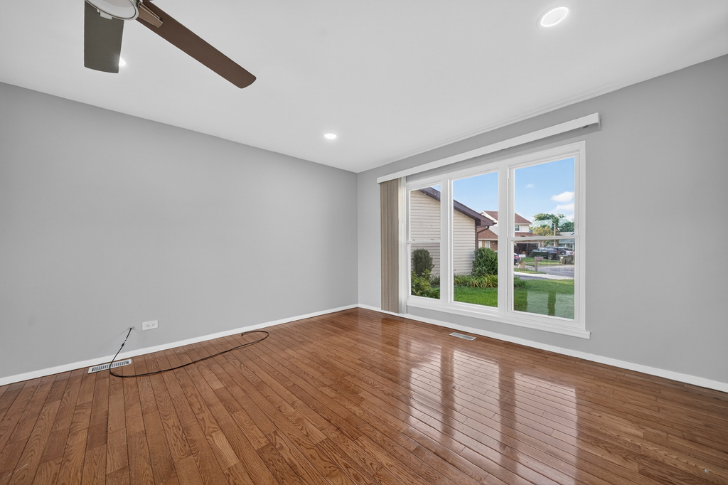 1964 Crescent Lane - Photo 5