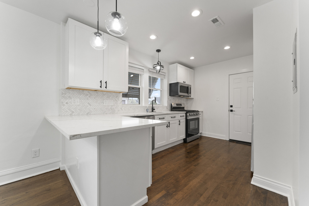 5304 W Cornelia Avenue - Photo 2