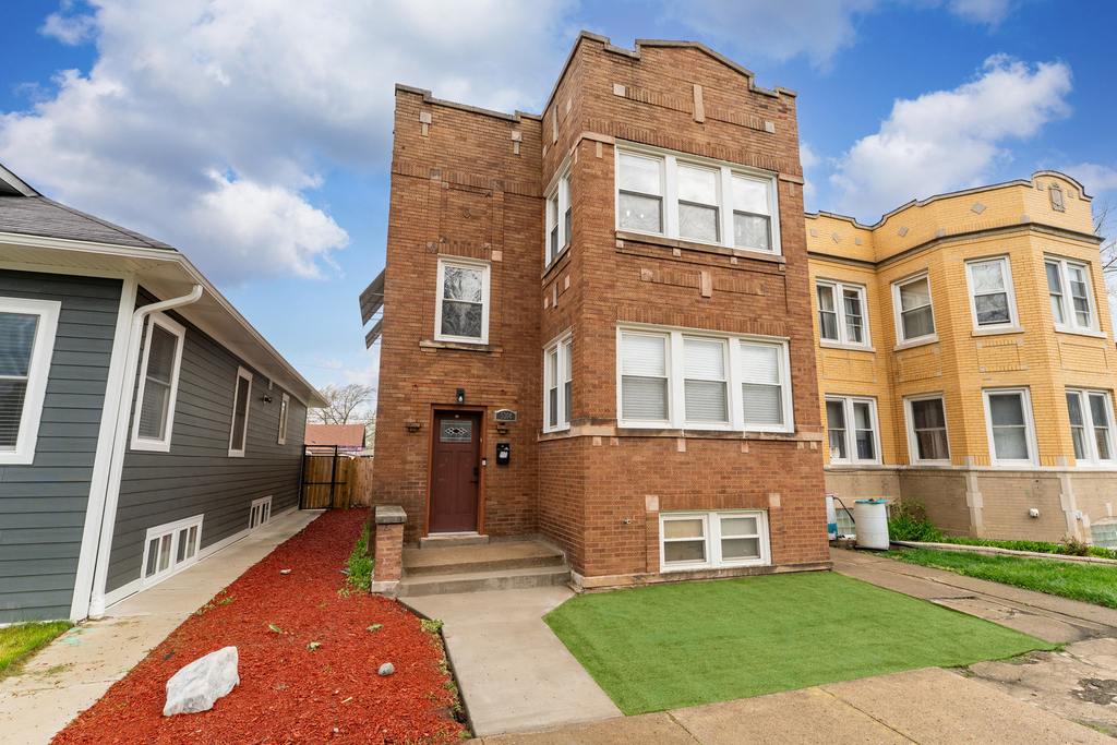 5304 W Cornelia Avenue - Photo 1