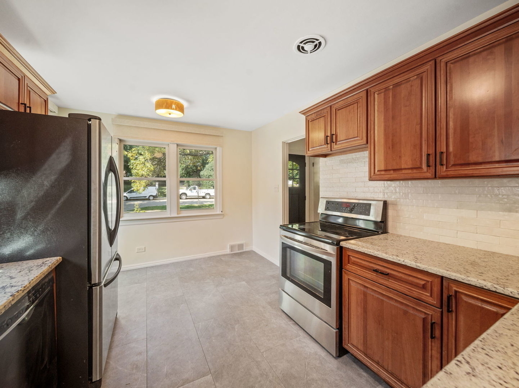 361 Bryant Avenue - Photo 3