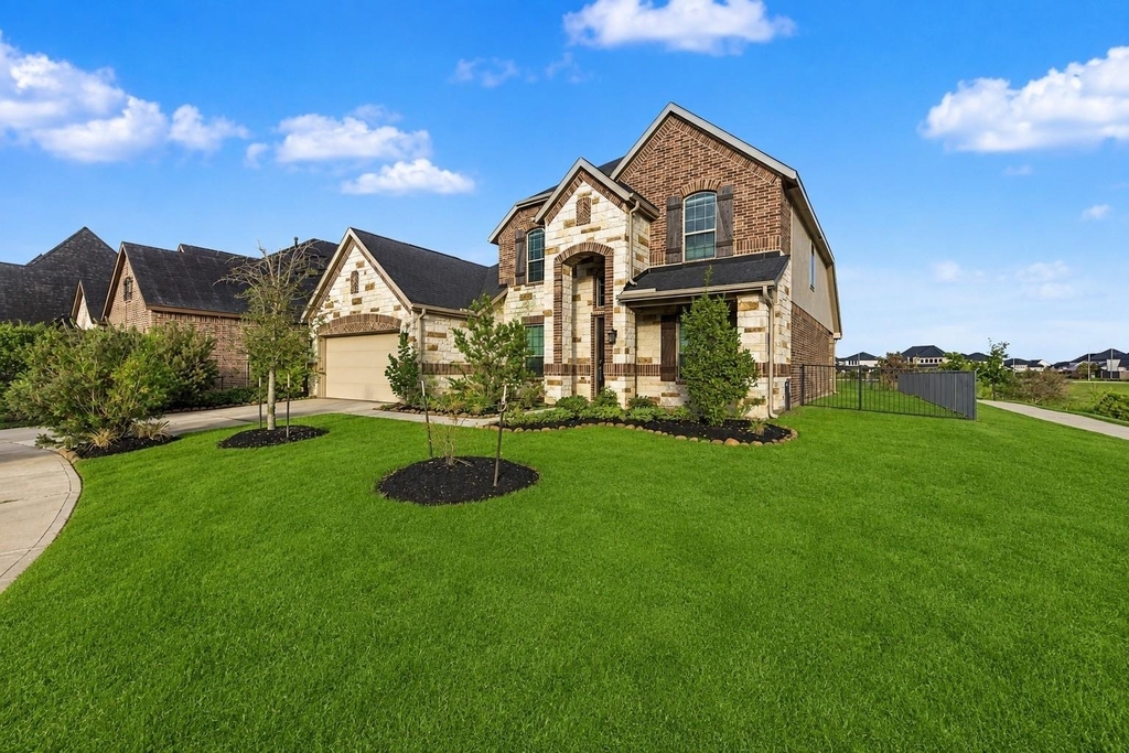 4802 Albany Shores - Photo 1