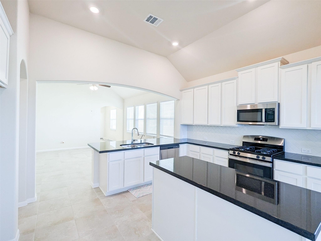 6303 Prince Place Drive - Photo 4