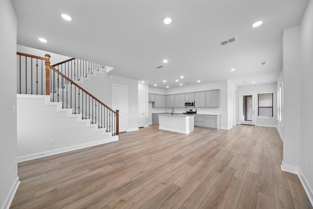 1502 Noble Park Drive - Photo 4