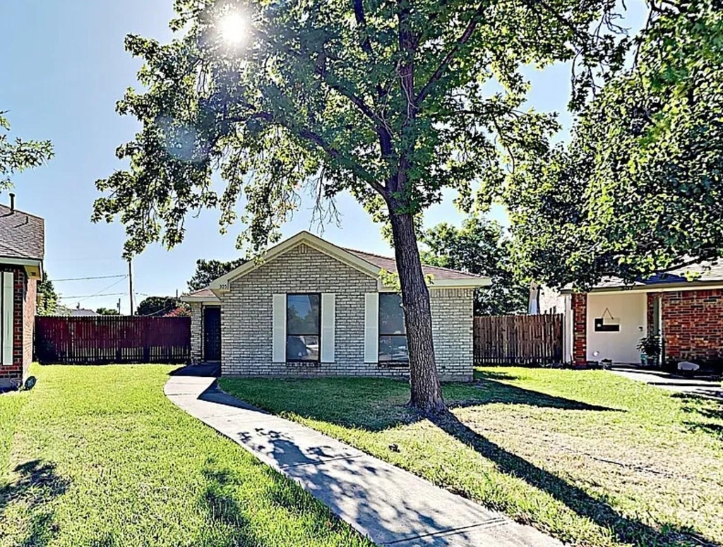 305 Meadow Court - Photo 1