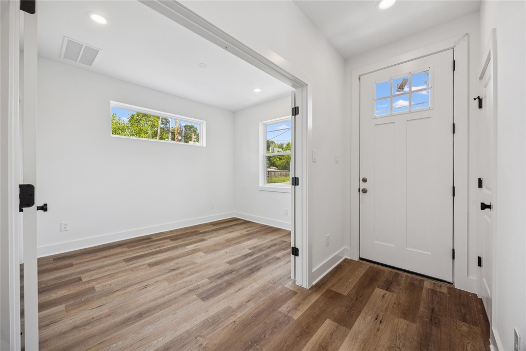 835 Elkhart Street - Photo 3