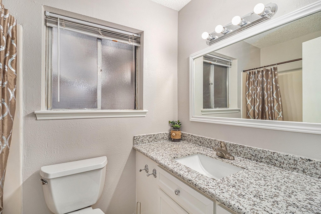 819 Seamaster Drive - Photo 11