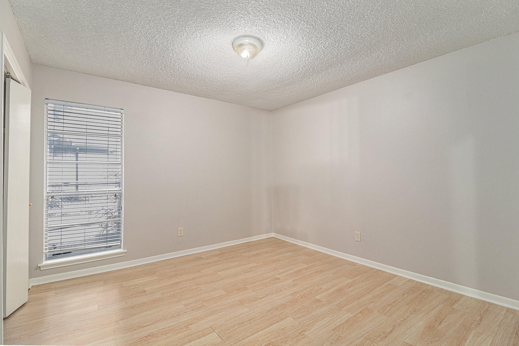 819 Seamaster Drive - Photo 9