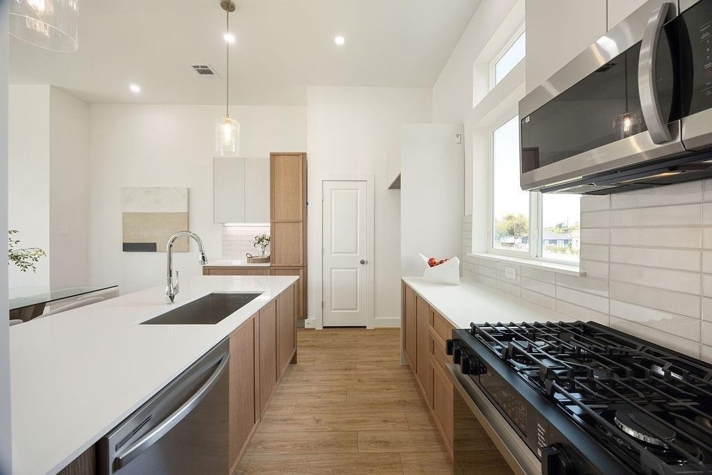 1713 Mary Street - Photo 3