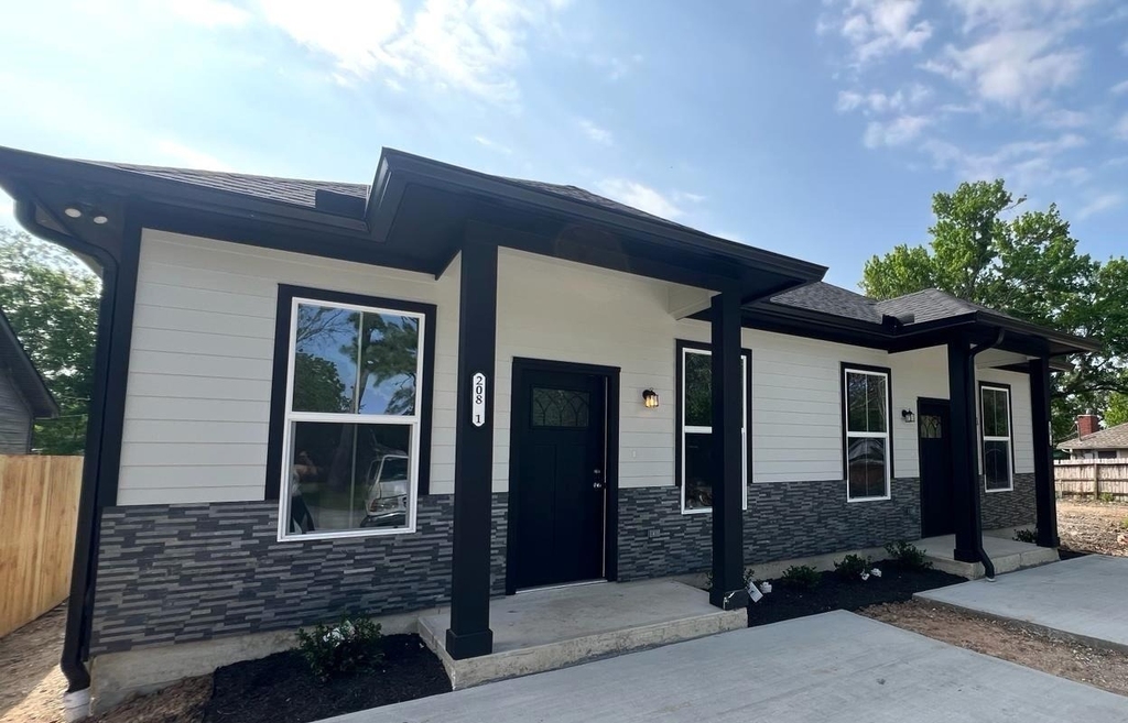 208 Indiana Street - Photo 2