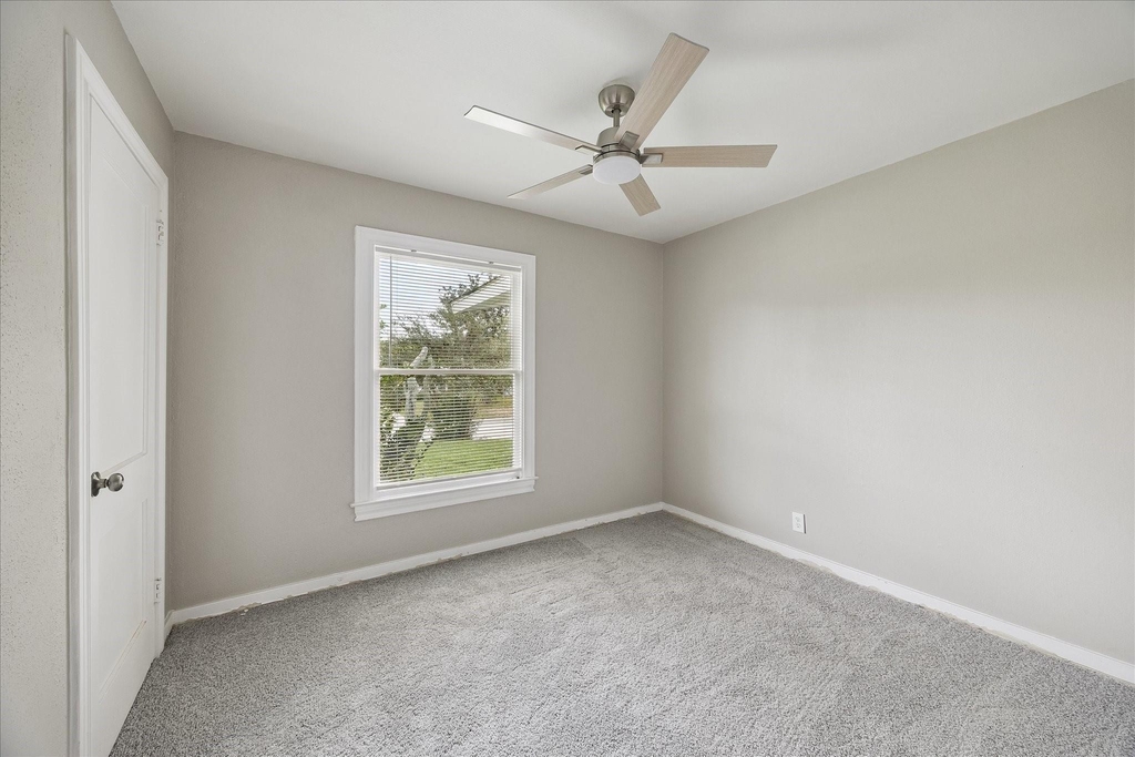 613 Winding Way Street - Photo 6