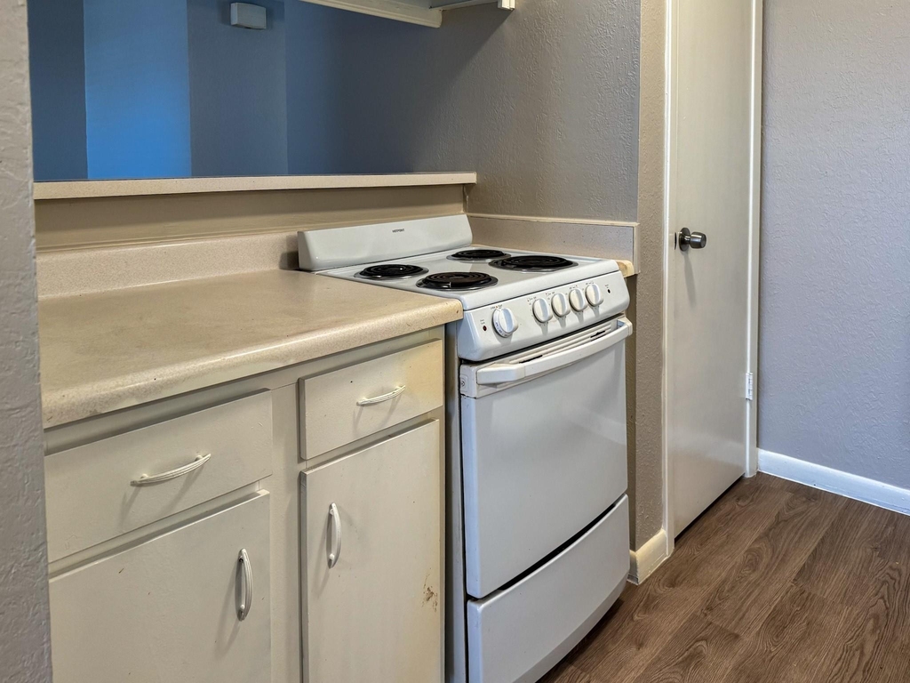 2101 6th Avenue N - Photo 6