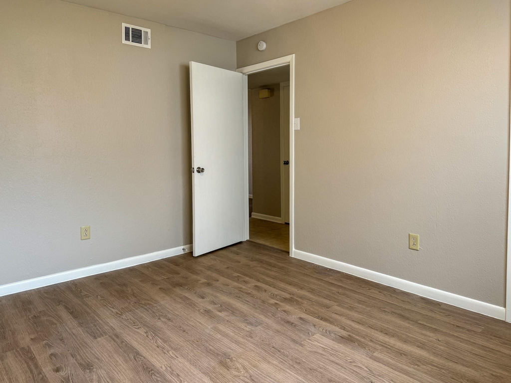 2101 6th Avenue N - Photo 9