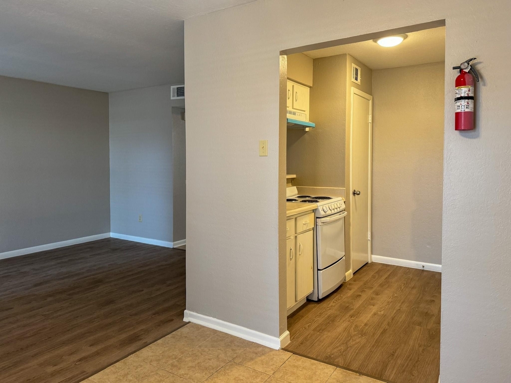 2101 6th Avenue N - Photo 3