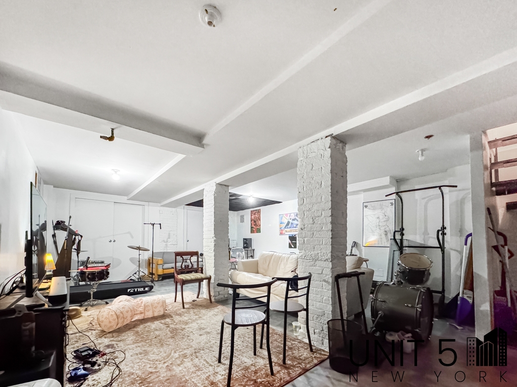 483 Evergreen Avenue - Photo 5