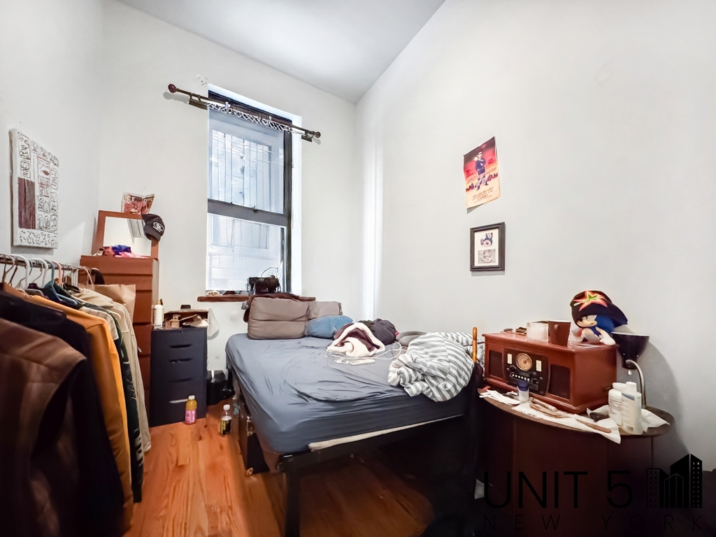 483 Evergreen Avenue - Photo 4