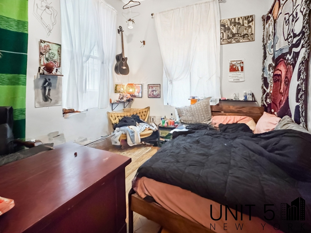 483 Evergreen Avenue - Photo 3
