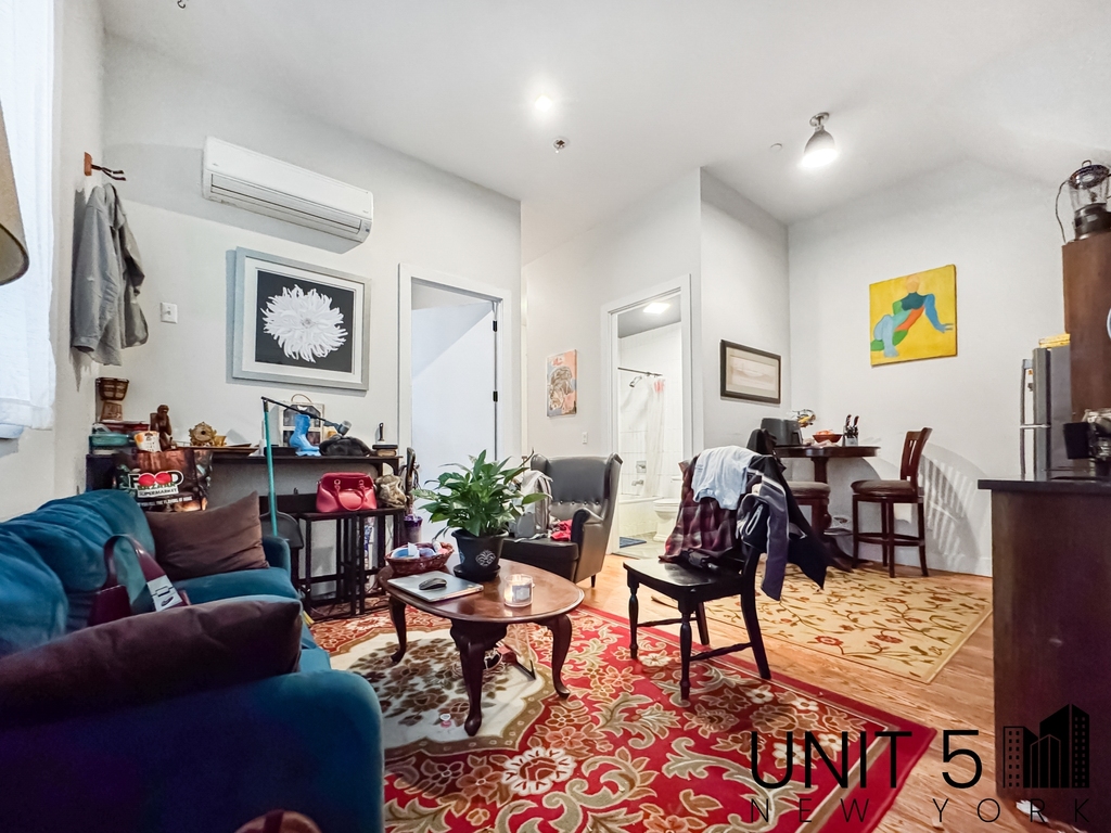 483 Evergreen Avenue - Photo 0