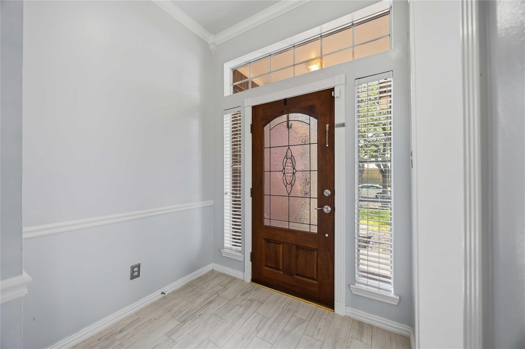 807 Fairpark Lane - Photo 3