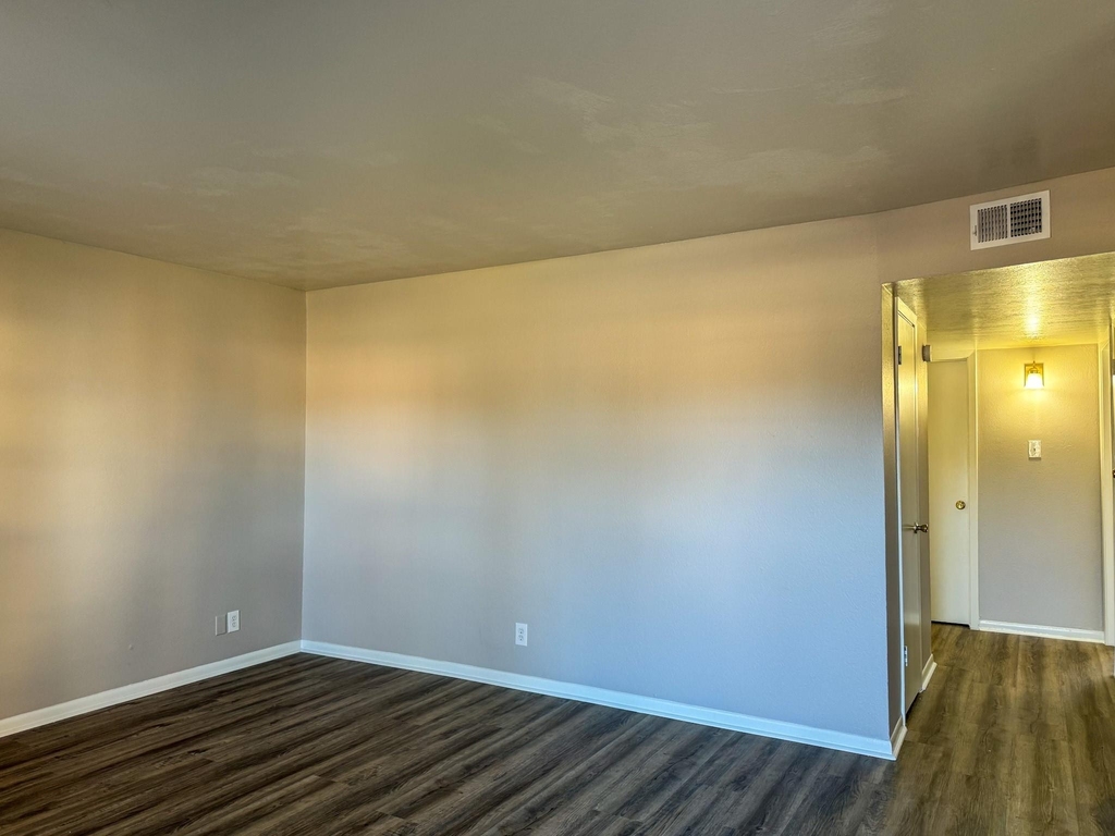 2102 5th Avenue N - Photo 2