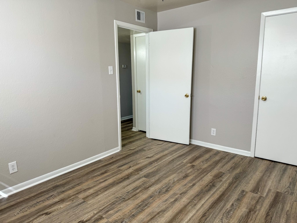 2102 5th Avenue N - Photo 9