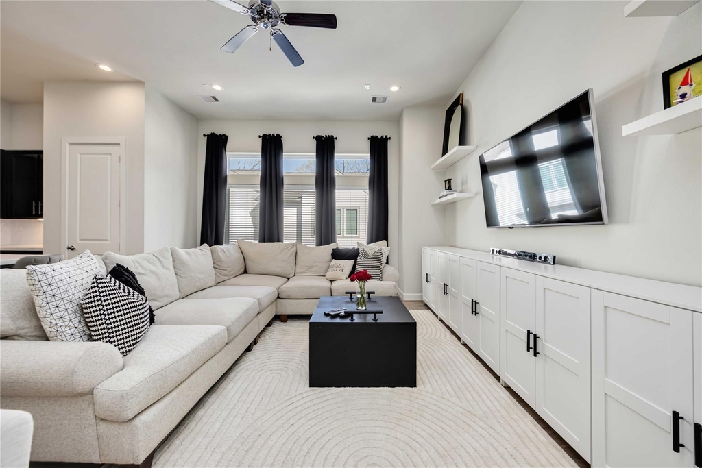 108 Knightsbridge Park Lane - Photo 0