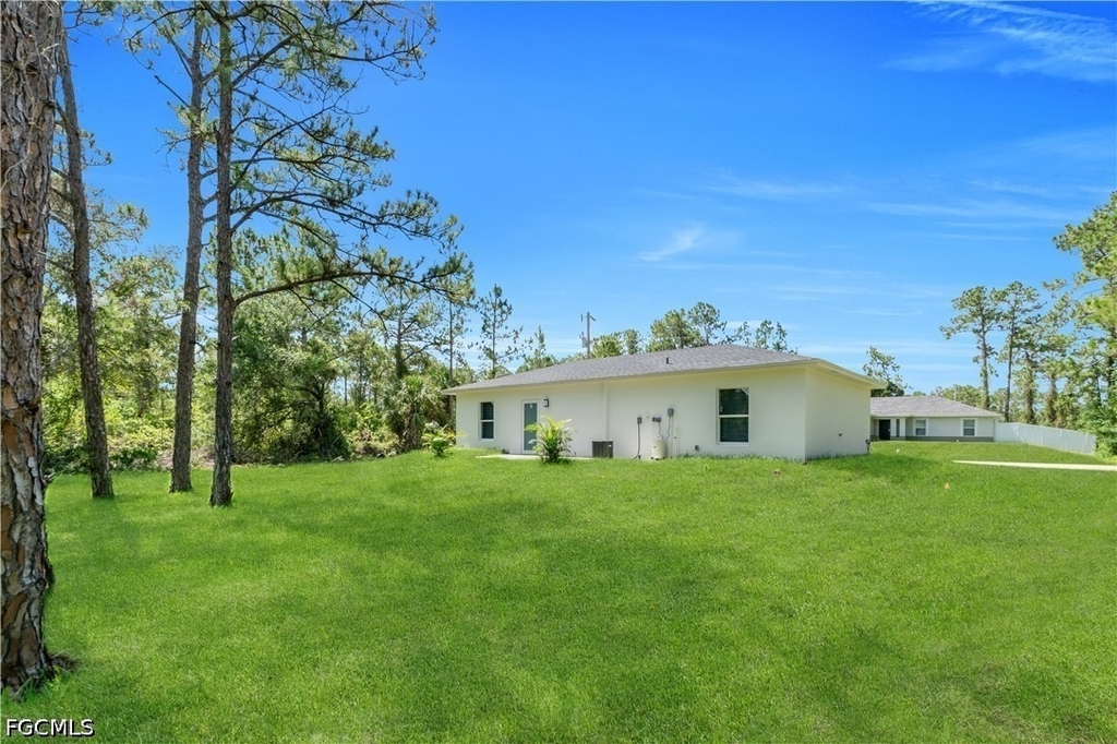 922 Macy Street E - Photo 12