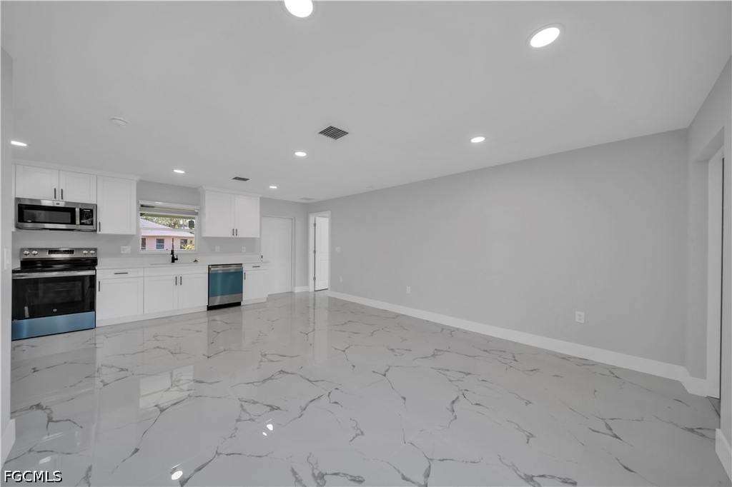 922 Macy Street E - Photo 2
