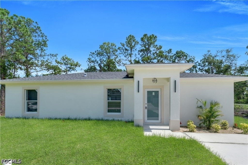 922 Macy Street E - Photo 1