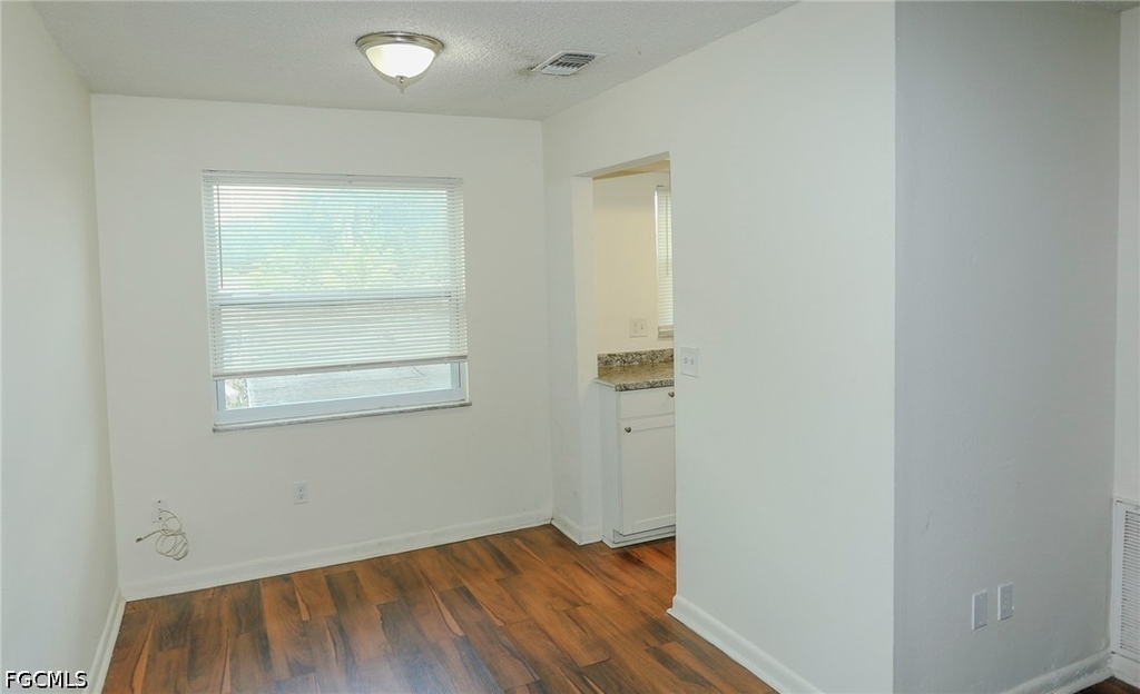 4331 Glenwood - Photo 5