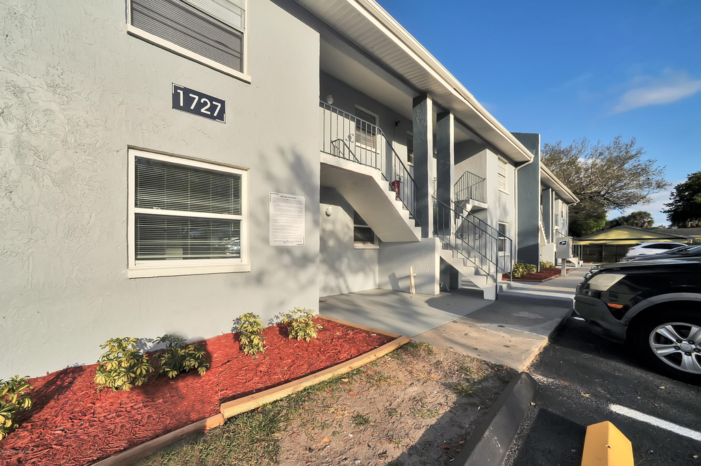 1727 Avocado Avenue - Photo 0