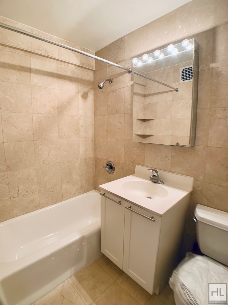 East 49 Street - Photo 3