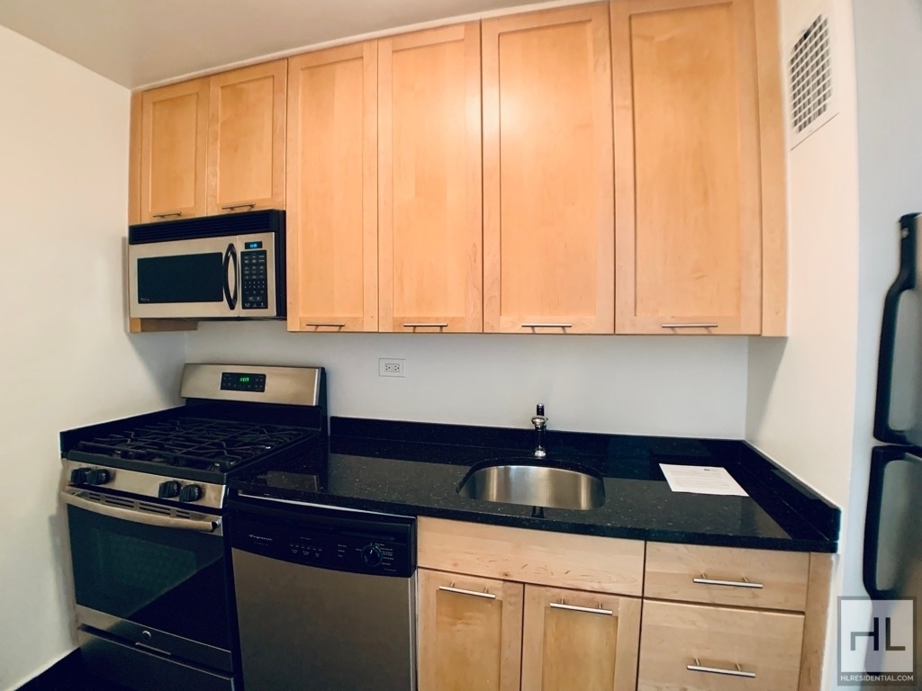 East 49 Street - Photo 2