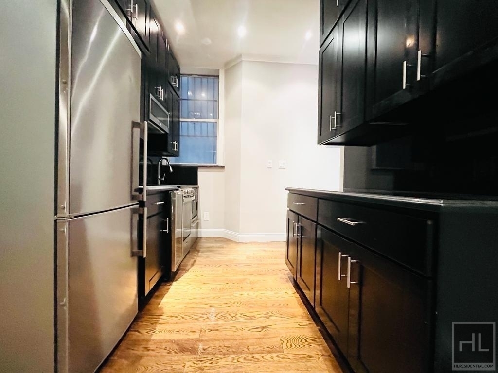 West 53 Street - Photo 2