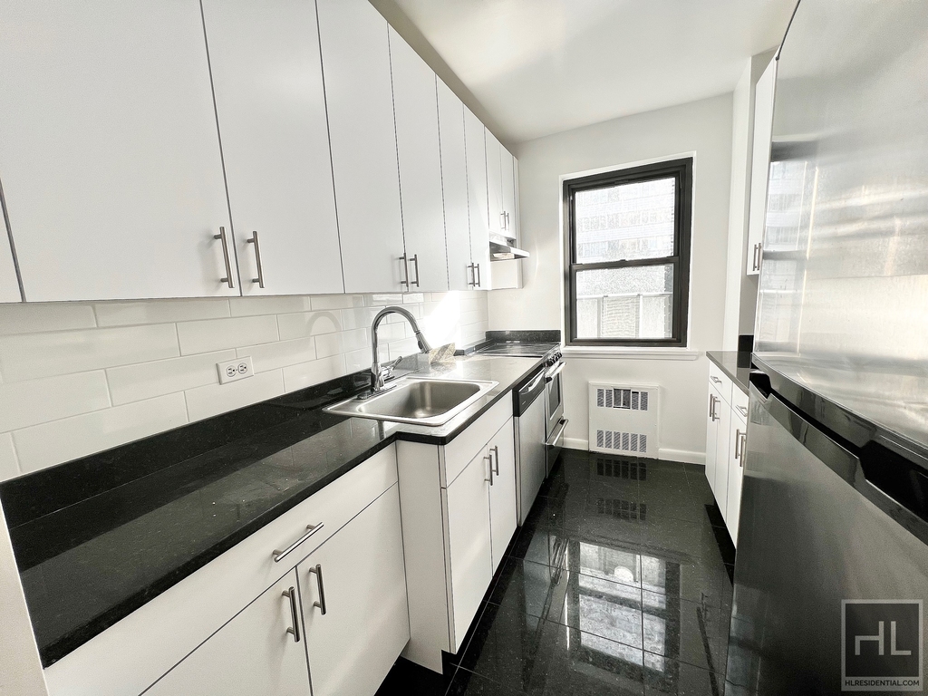 East 69 Street - Photo 2
